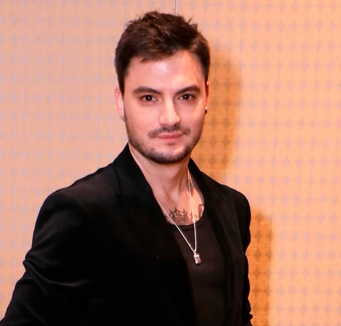Após pedido de casamento, Felipe Neto se declara para Juliane Carvalho: <i>Me transformou na minha melhor versão</i>
