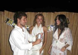 Relembre as vezes que Bruna Marquezine segurou vela para Sasha Meneghel e João Lucas