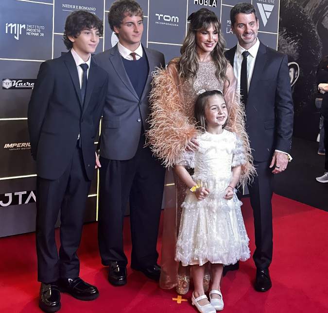 Com filhos adolescentes, Claudia Leitte abre coração sobre futuras noras: <i>Não sou ciumenta</i>