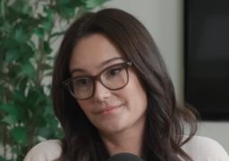 Emma Heming revela que estava noiva quando conheceu Bruce Willis: <i>Adorava estar perto dele</i>