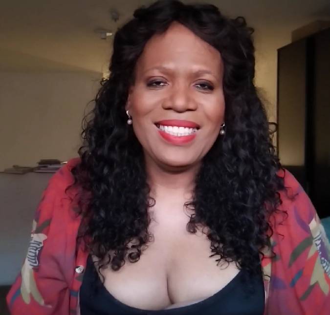 Clodd Dias, atriz de <i>As Five</i>, morre aos 49 anos de idade