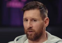 Lionel Messi desembarca em cidade natal após morte do pai