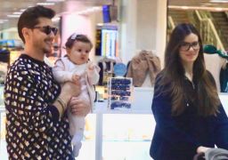 Camila Queiroz abre intimidade ao fazer <i>post</i> em homenagem a Klebber Toledo: <i>Sempre soube que você seria o maior e melhor pai do mundo</i>