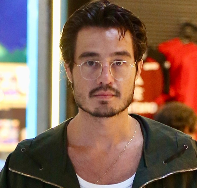 Tiago Iorc relembra pausa na carreira e revela que ficou um mês sem dormir: <i>- Eu bebia muito</i>