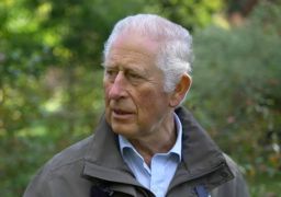 Sobrinho de Rei Charles III, James surpreende ao trabalhar em fazenda na Inglaterra