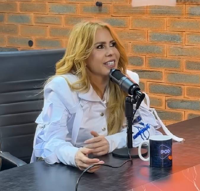 Joelma acerta palpite e descobre que será avó de mais uma menina