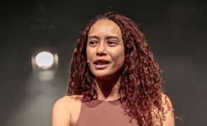 Taís Araújo é ovacionada em reestreia de Mudando de Pele em São Paulo: <I>Coisa mais linda</i>