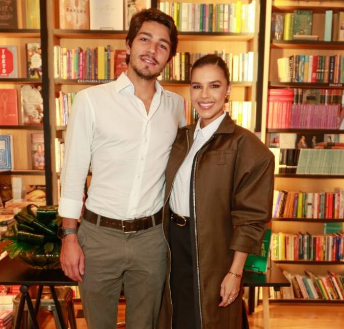 Mariana Rios e Juca Diniz celebram noivado com jantar intimista
