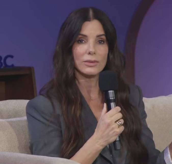 Sandra Bullock relembra batalha do namorado contra a ELA e revela por que manteve tudo em segredo