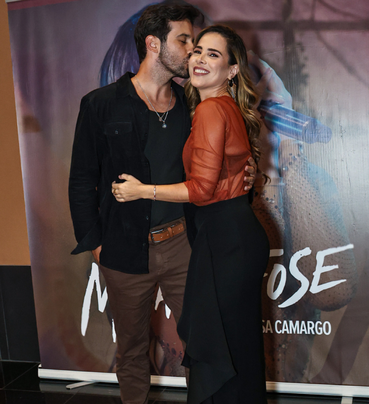 Wanessa Camargo é prestigiada por namorado, familiares e amigos em lançamento musical