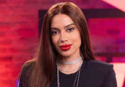 Em meio a rumores de que será Rainha de Bateria, Anitta surge com camiseta da Grande Rio em disputa de samba-enredo