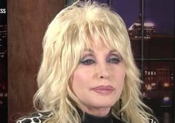 Dolly Parton morreu após uma breve batalha contra o câncer, revela equipe