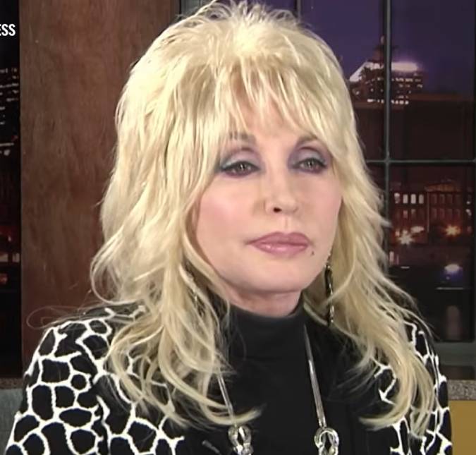 Dolly Parton morreu após uma breve batalha contra o câncer, revela equipe