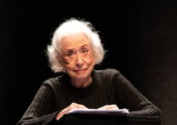 Fernanda Montenegro se emociona em apresentação dos 60 anos do Teatro Casa Grande. Veja quem esteve por lá!