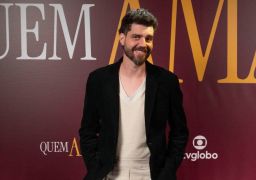 Motorista de Pilar em <i>Quem Ama Cuida</i>, Renato Luciano se derrete por Isabel Teixeira: <i>Uma parceira de cena incrível</i>