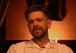 Jack Osbourne compartilha novidades sobre a cinebiografia de seu pai, Ozzy: <i>Estamos entusiasmados</i>