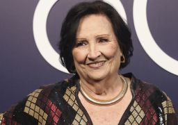 Dona Déa se emociona ao relembrar Paulo Gustavo: <i>- Agradecida de ele ter sido meu filho</i>