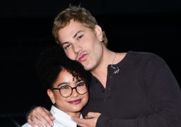 Tia Milena e Christian Chávez dão selinho e ex-<i>BBB</i> comemora: <i>- O segundo beijo da minha vida</i>