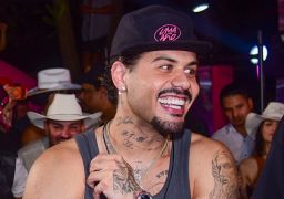 Zé Felipe perde a paciência com fã em Barretos após ele mostrar foto de Virginia Fonseca