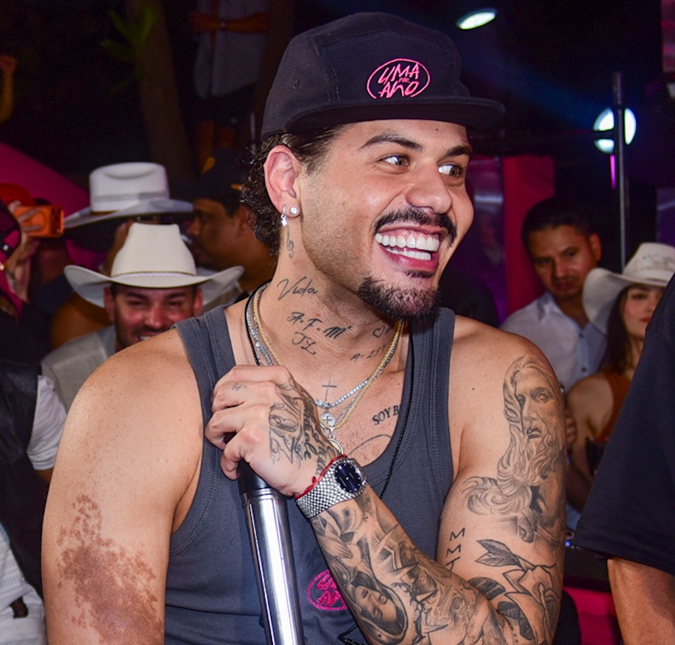 Zé Felipe perde a paciência com fã em Barretos após ele mostrar foto de Virginia Fonseca