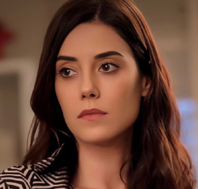 Asya e Derin se encontram, por acaso, em uma livraria e o clima é tenso. Confira o que vai rolar nesta segunda-feira em <i>Iludida</i>