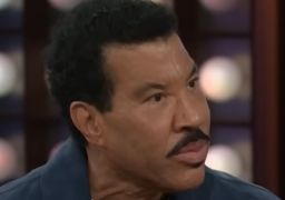Lionel Richie é internado na UTI após se apresentar nos Estados Unidos, diz site