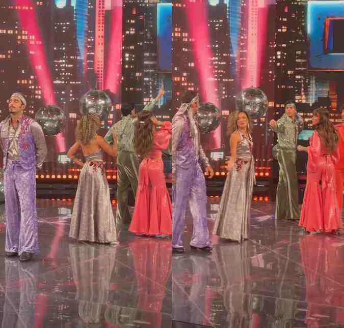 Pedro Scooby se distrai e esquece pose inicial da apresentação no <I>Dança dos Famosos</i>