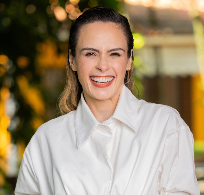 Ana Paula Renault marca presença na pré-estreia de <I>Da Magia à Sedução: Feitiço de Amor</i> em Los Angeles