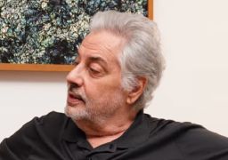 Viúvo de Rita Lee fala sobre novo relacionamento e enfatiza: <i>- Grande bênção que não invalida a dor</i>
