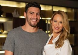 Mariana Ximenes fala sobre repercussão de cena romântica com Henrique Barreira em <i>Quem Ama Cuida</i>