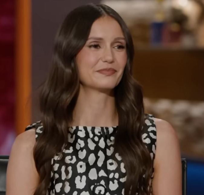 Nina Dobrev é apressada por segurança no tapete vermelho do <i>Festival de Veneza</i>