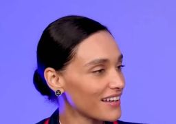 Uau! Débora Nascimento rouba a cena ao posar no <i>Festival de Cinema de Veneza</i>, na Itália