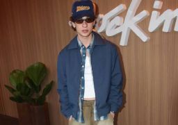 Solteiro, Juliano Floss chega ao <i>Rock In Rio</i> e mostra o <i>look</i> escolhido para o evento