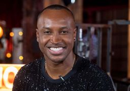 Thiaguinho publica foto rara com o filho e celebra: <i>Primeira vez que veio assistir ao papai cantar</i>