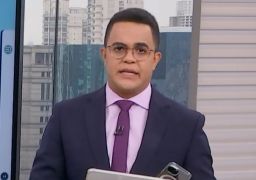 Marcelo Pereira comete gafe ao vivo ao trocar nome de ponte com o de ator e explica: <i>- Estou vendo aquela novela antiga</i>