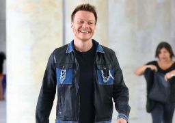 Michel Teló se pronuncia após <i>show</i> debaixo de chuva e com pouco público viralizar