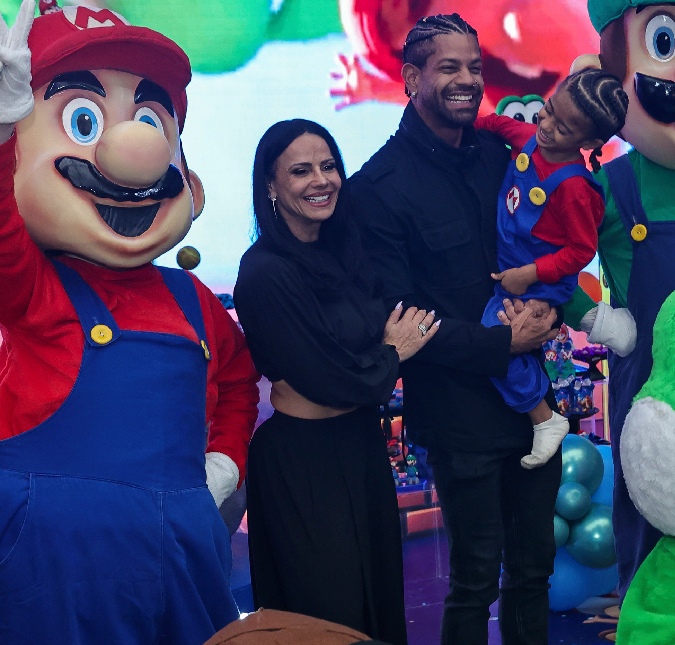 Viviane Araújo encanta ao mostrar festa de aniversário do filho com tema <i>Mario Bros</i>