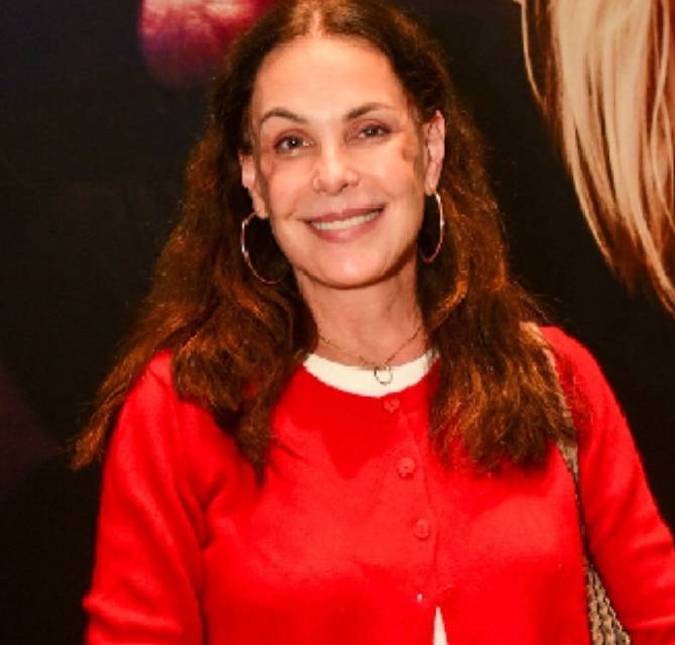 Carolina Ferraz surge com acompanhante misterioso em viagem à Itália