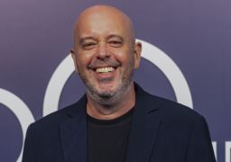 Alex Escobar celebra retorno ao trabalho um mês após cirurgia: <i>Significa demais</i>