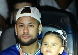 Mavie esbanja fofura ao acompanhar Neymar Jr. no centro de treinamento do Santos: <i>Dia de visitar o trabalho do papai!</i>