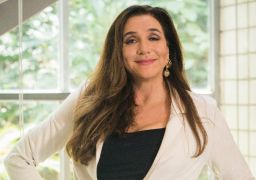 Marisa Orth tem produção lançada em plataforma de conteúdo adulto e revela: <i>Diferente de tudo</i>