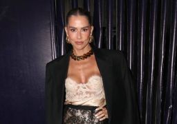 Deborah Secco fala sobre pressão estética e revela nova relação com a beleza: - <i>Passei muitos anos tentando ser quem eu não era</i>