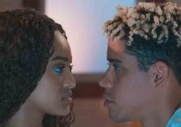Beijo inesperado, tensão no hospital e mais! Confira as novidades da semana em <I>Por Você</I>
