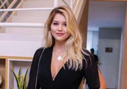 Lyandra, filha do sertanejo Leandro, resgata foto com o pai ao mostrar filha usando roupa de sua infância