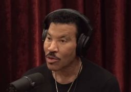 Lionel Richie volta a ser hospitalizado por problemas cardíacos