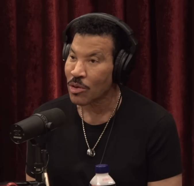 Lionel Richie volta a ser hospitalizado por problemas cardíacos