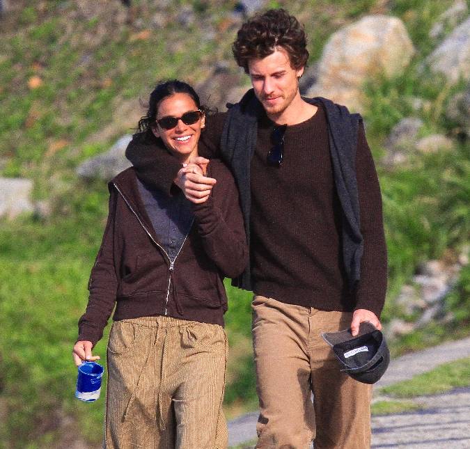 Bruna Marquezine aparece gargalhando em momento fofo ao lado de Shawn Mendes; veja
