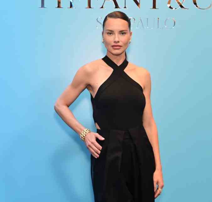 Vem aí! Adriana Lima é confirmada no <i>Victoria's Secret Fashion Show</i> 2026