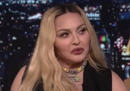 Madonna vence o prêmio de <i>Artista do Ano</i> no <i>VMA 2026</i>