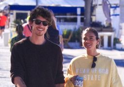 Após Shawn Mendes revelar desejo de construir um lar fora da carreira em meio ao romance com Bruna Marquezine, relembre os momentos dos dois juntinhos no Brasil